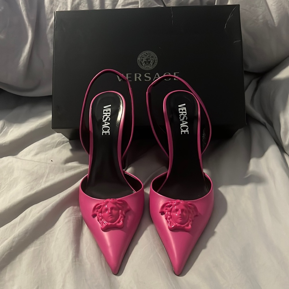 Versace sling back heels brand new zise 40 💕SOLD💕